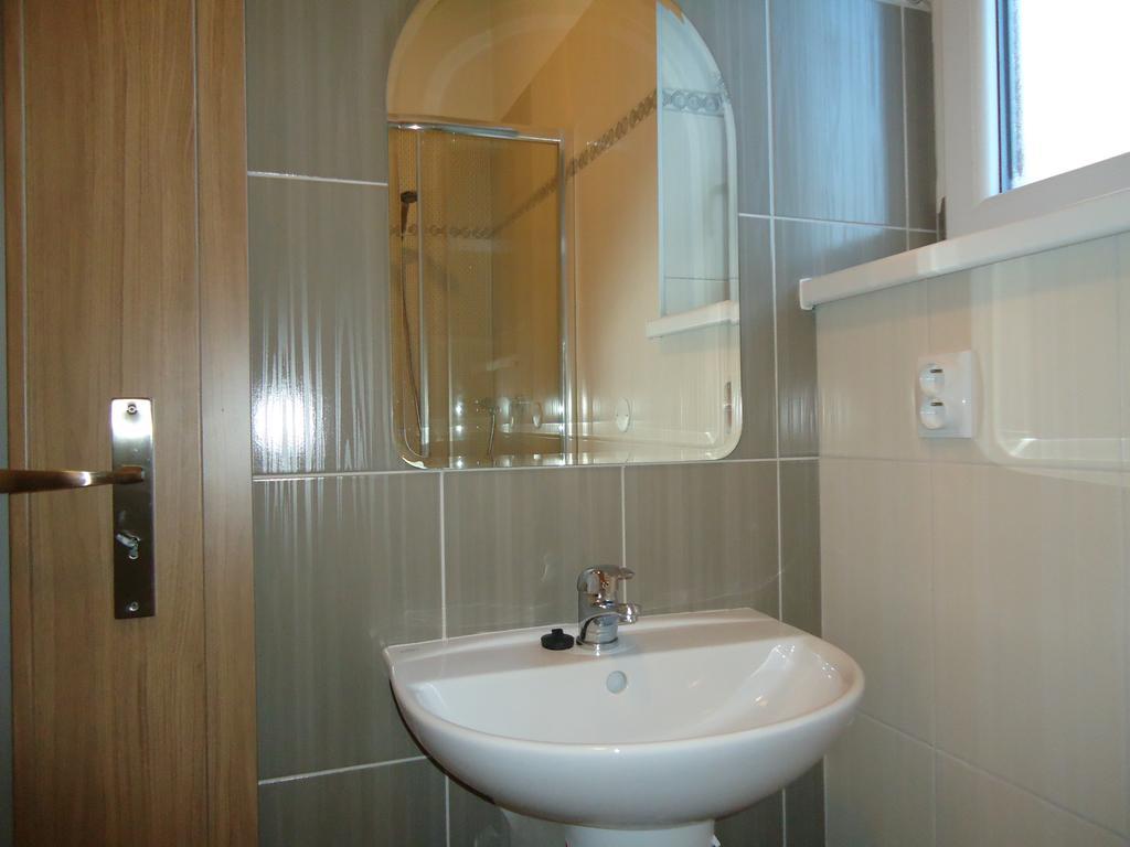 Apartman Valentka Bešeňová الغرفة الصورة