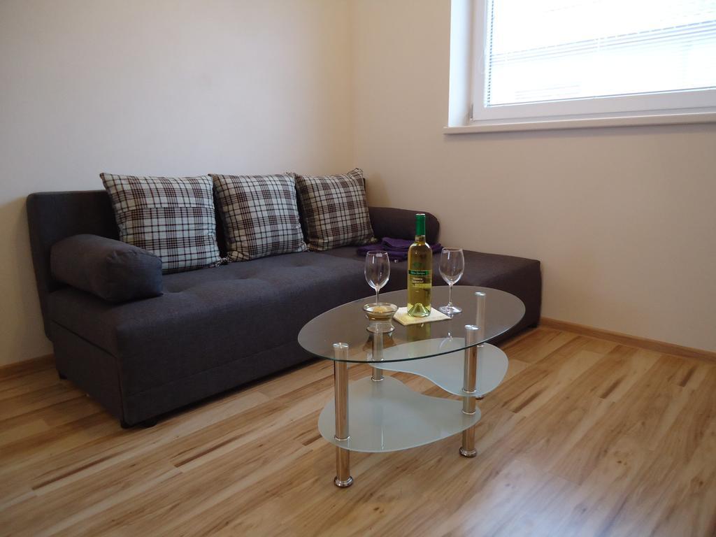 Apartman Valentka Bešeňová الغرفة الصورة