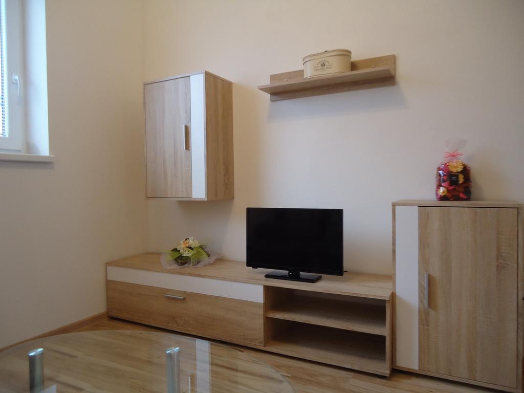 Apartman Valentka Bešeňová الغرفة الصورة